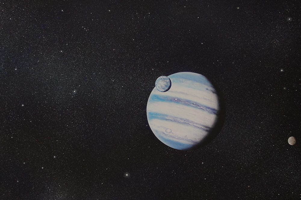 œuvre d'art, science fiction, acrylique sur toile 116/73cm, david morel artiste, une géante gazeuse bleue avec deux satellites sur un fond étoilées